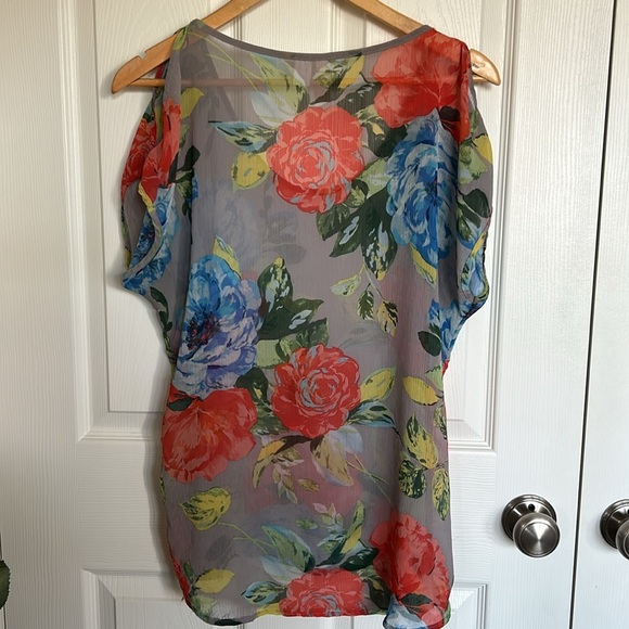 Sheer flowy floral top - Picture 4 of 4